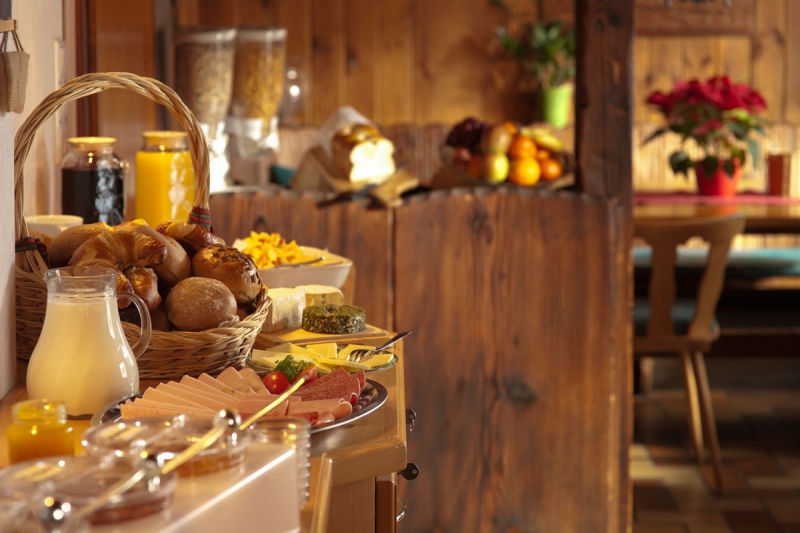 brasserie-GILETTE-min_breakfast_buffet_food_restaurant_meal_hotel_plate_fresh-718745